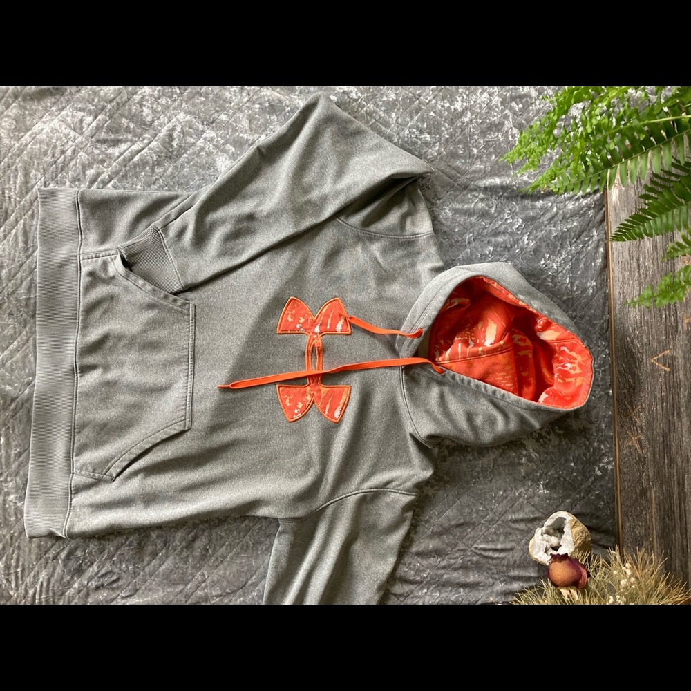SOLD ON M under armour hooded sweatshirt